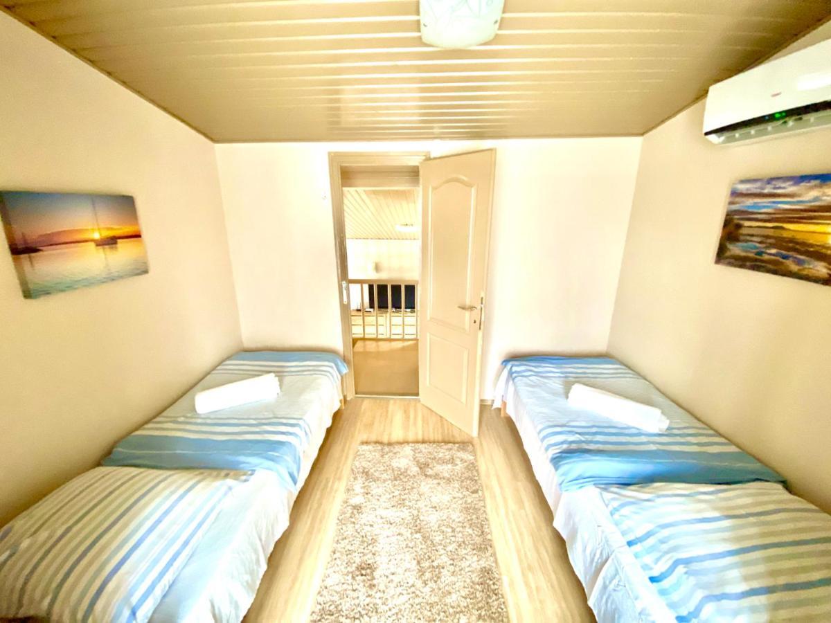 Villa 55 & Pool - Siófok Eksteriør bilde